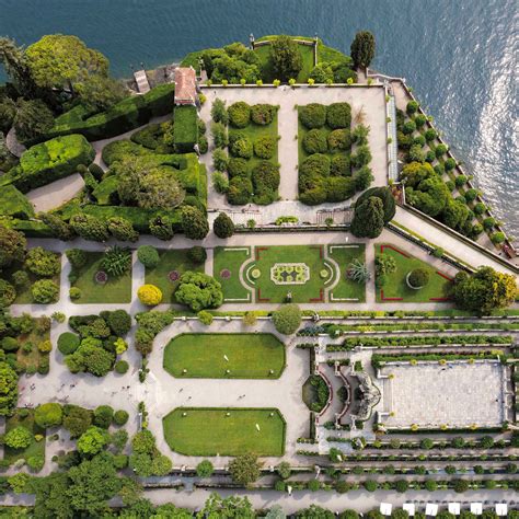 sfilata louis vuitton isola bella|La fiabesca sfilata Cruise 2024 di Louis Vuitton sull'Isola Bella è .